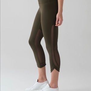 Lululemon Crop 23’ Bundle